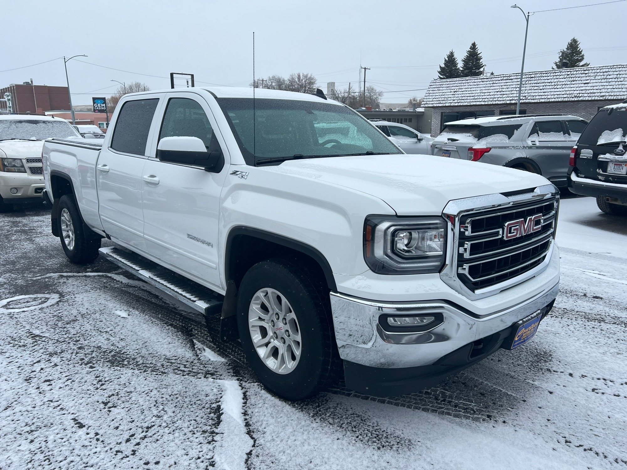 photo of 2017 GMC Sierra 1500 SLE Crew Cab Standard Box 4WD